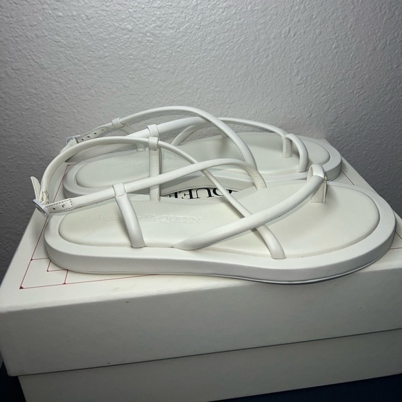 ALEXANDER MCQUEEN Cross Over Open Toe Strap Sandals - Picture 5 of 9